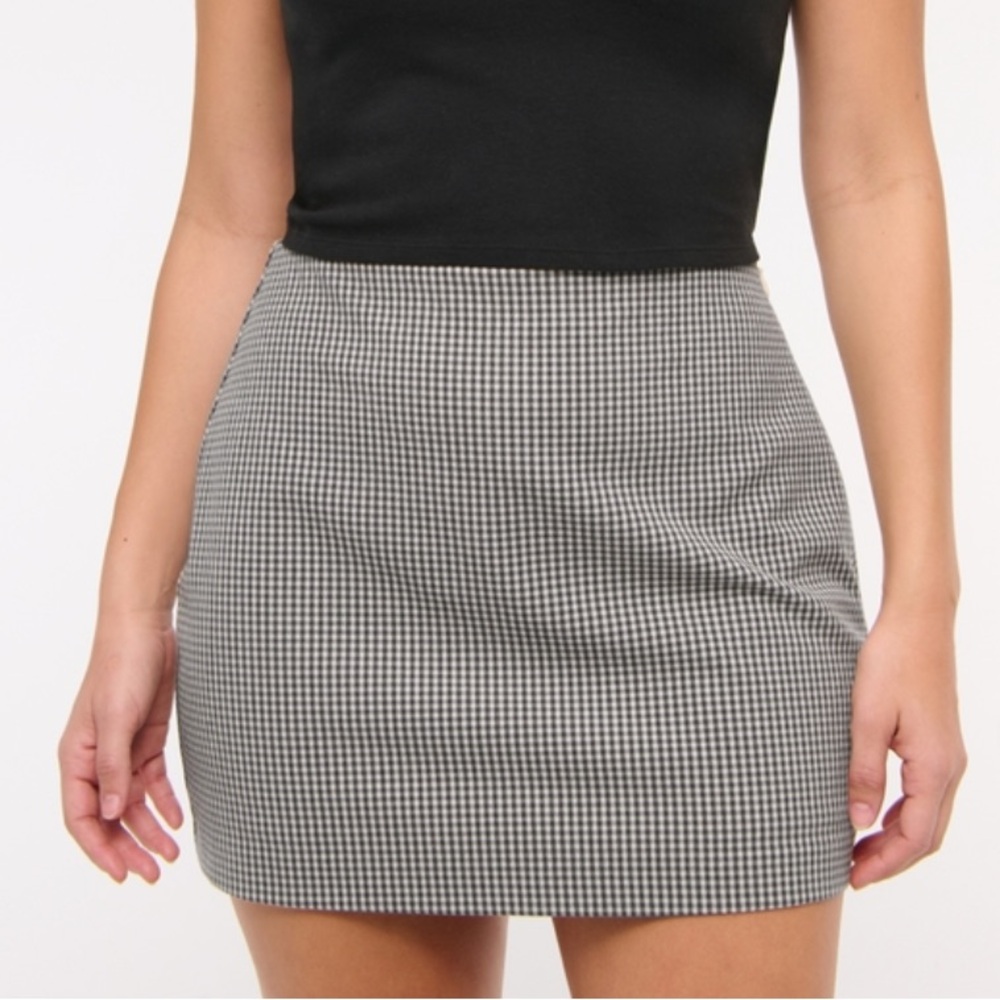 Abercrombie & Fitch Black and White Houndstooth Mini Skirt